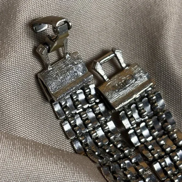 Vintage ART Signed Silver Tone Mesh Bangle Bracelet Fold-Over Clasp A17 - Picture 7 of 9